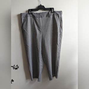 Hounds tooth cropped trousers